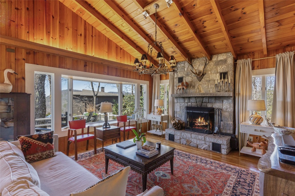 Highlands, North Carolina 28741, United States, 3 Bedrooms Bedrooms, ,2 BathroomsBathrooms,Residential,Active,97716