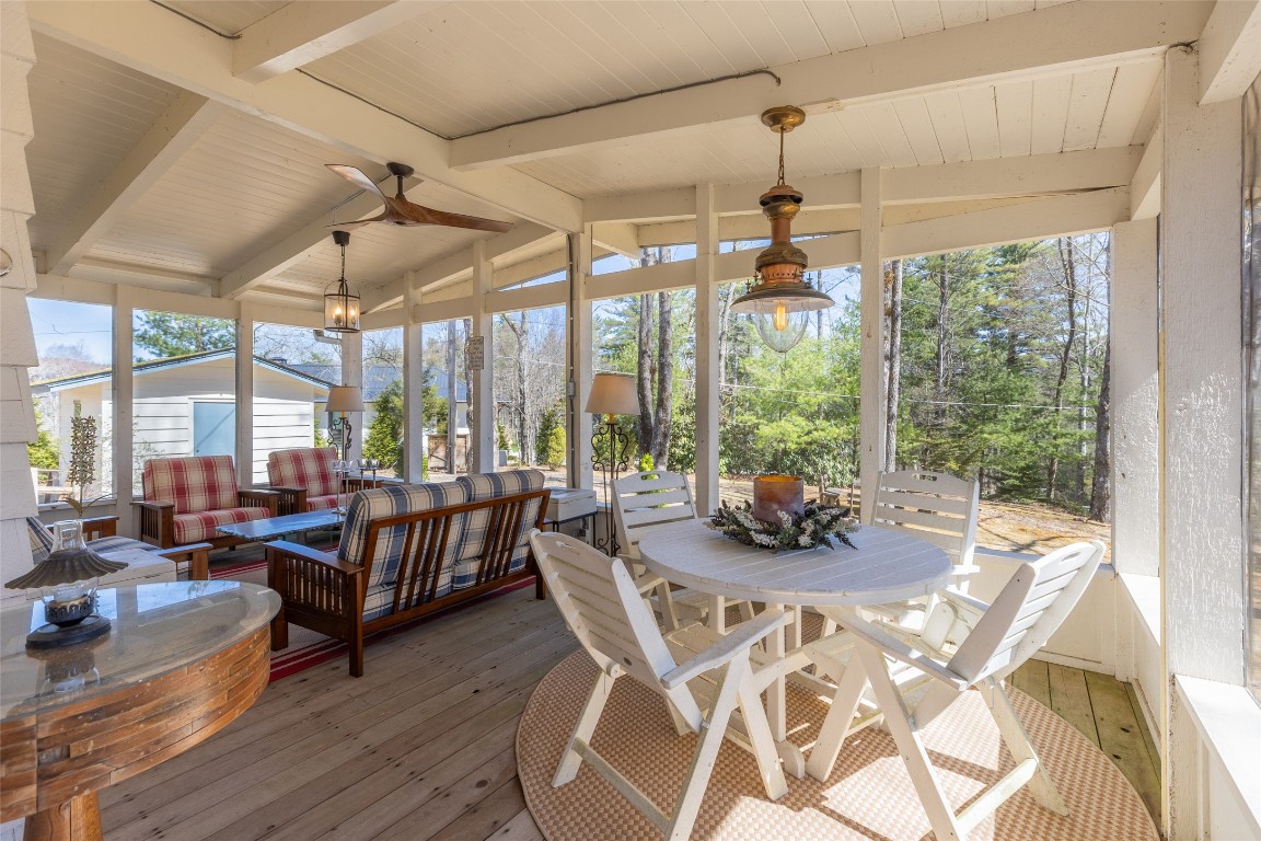 Highlands, North Carolina 28741, United States, 3 Bedrooms Bedrooms, ,2 BathroomsBathrooms,Residential,Active,97716