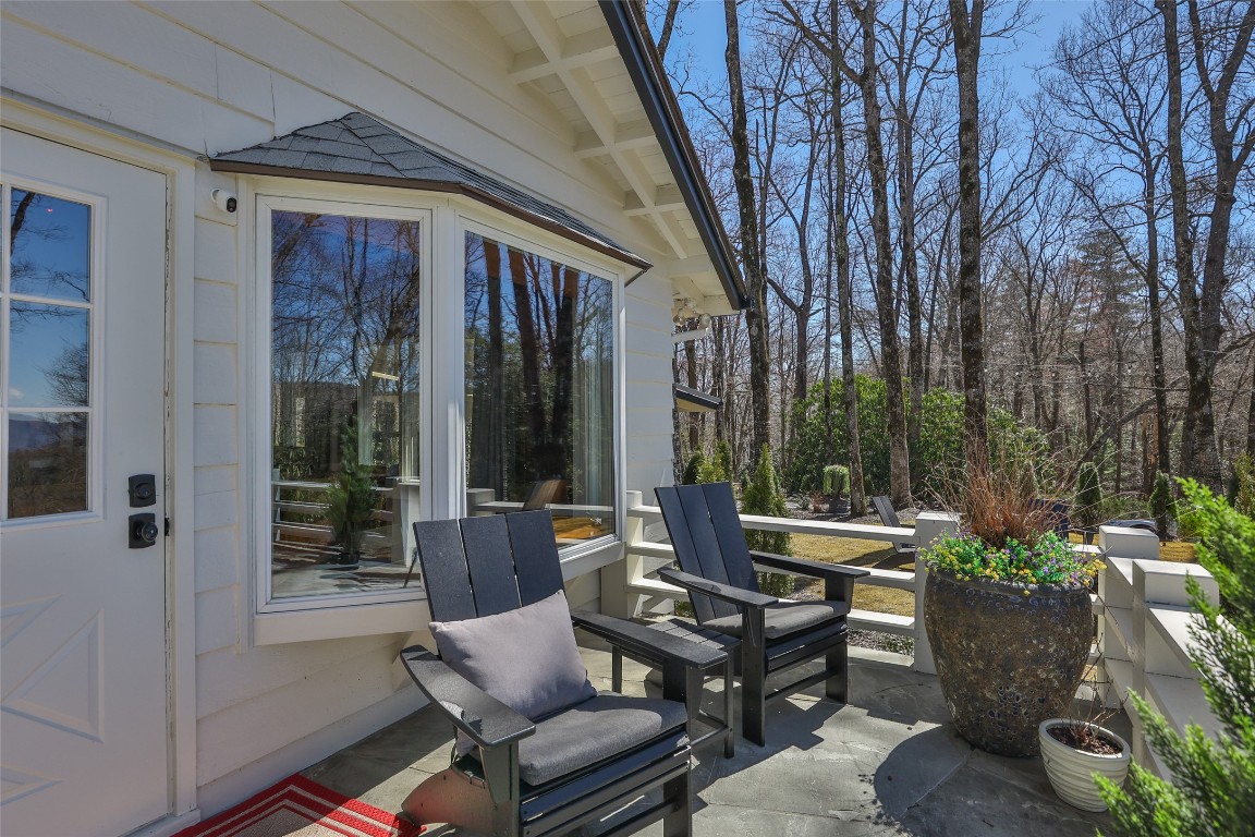 Highlands, North Carolina 28741, United States, 3 Bedrooms Bedrooms, ,2 BathroomsBathrooms,Residential,Active,97716