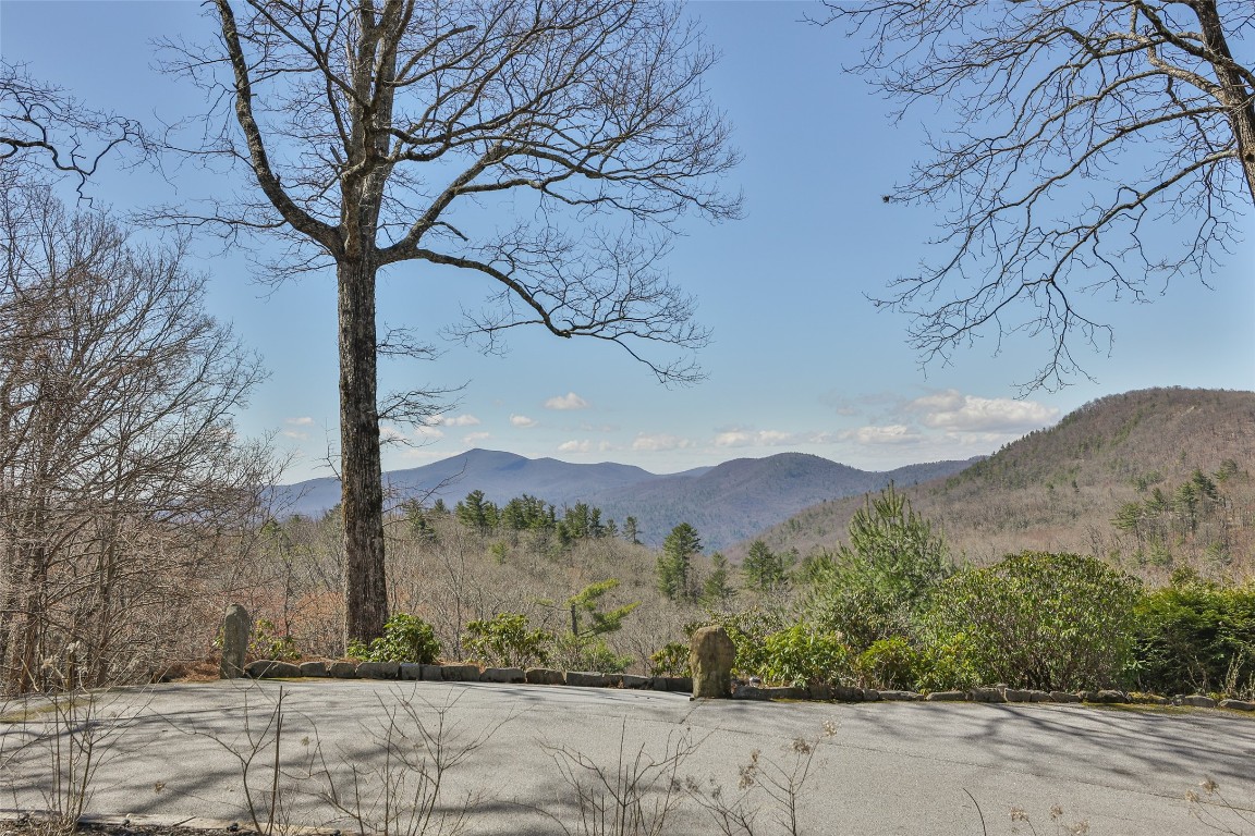 Highlands, North Carolina 28741, United States, 3 Bedrooms Bedrooms, ,2 BathroomsBathrooms,Residential,Active,97716