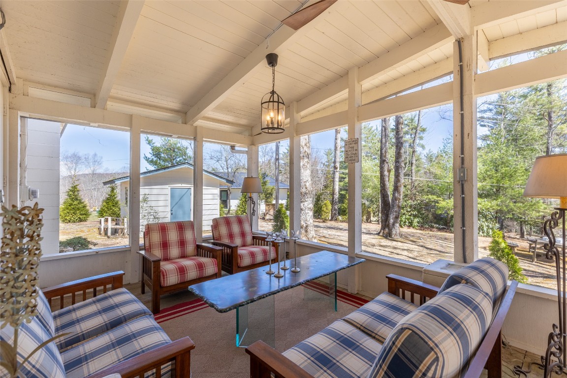 Highlands, North Carolina 28741, United States, 3 Bedrooms Bedrooms, ,2 BathroomsBathrooms,Residential,Active,97716