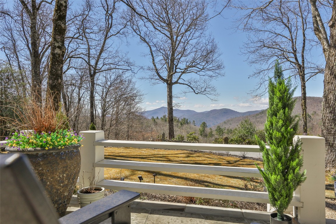 Highlands, North Carolina 28741, United States, 3 Bedrooms Bedrooms, ,2 BathroomsBathrooms,Residential,Active,97716