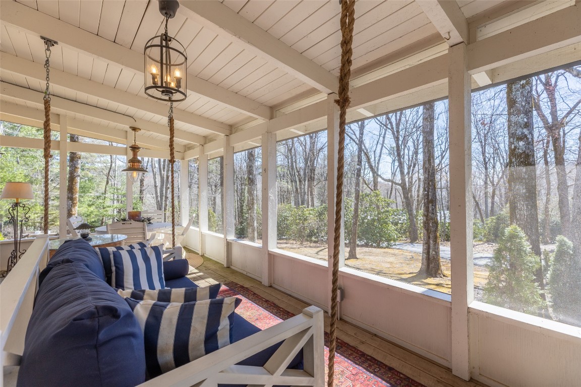 Highlands, North Carolina 28741, United States, 3 Bedrooms Bedrooms, ,2 BathroomsBathrooms,Residential,Active,97716