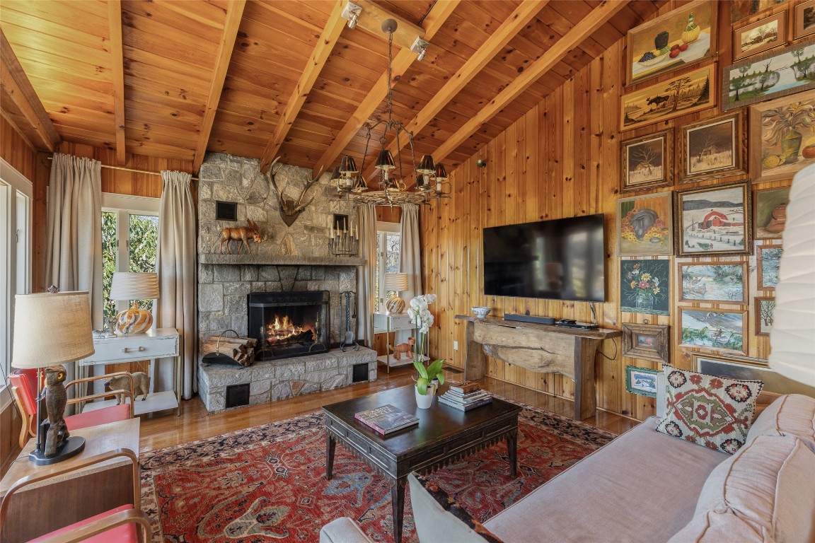 Highlands, North Carolina 28741, United States, 3 Bedrooms Bedrooms, ,2 BathroomsBathrooms,Residential,Active,97716