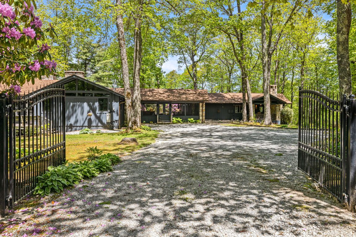 1135 Big Bear Pen Road