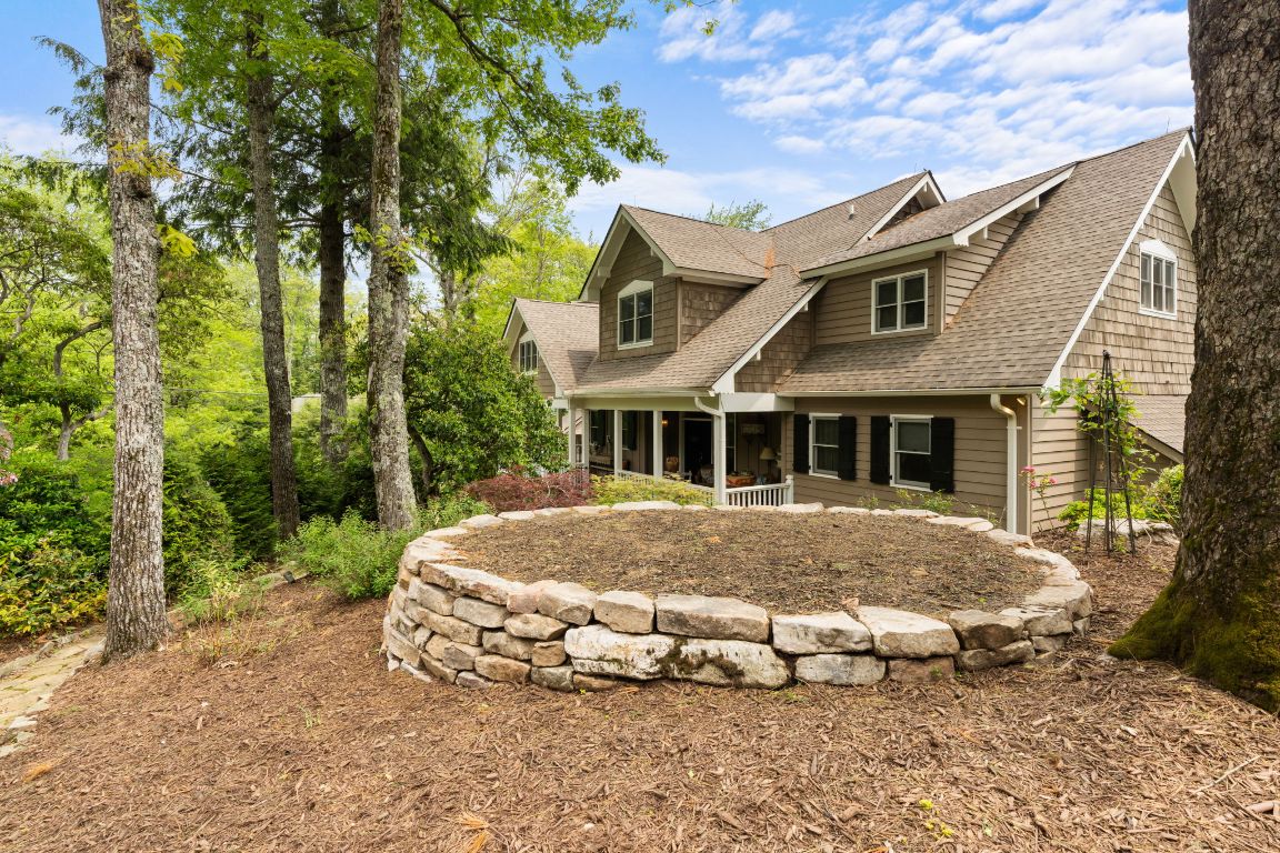 592 Whiteside Mountain Road