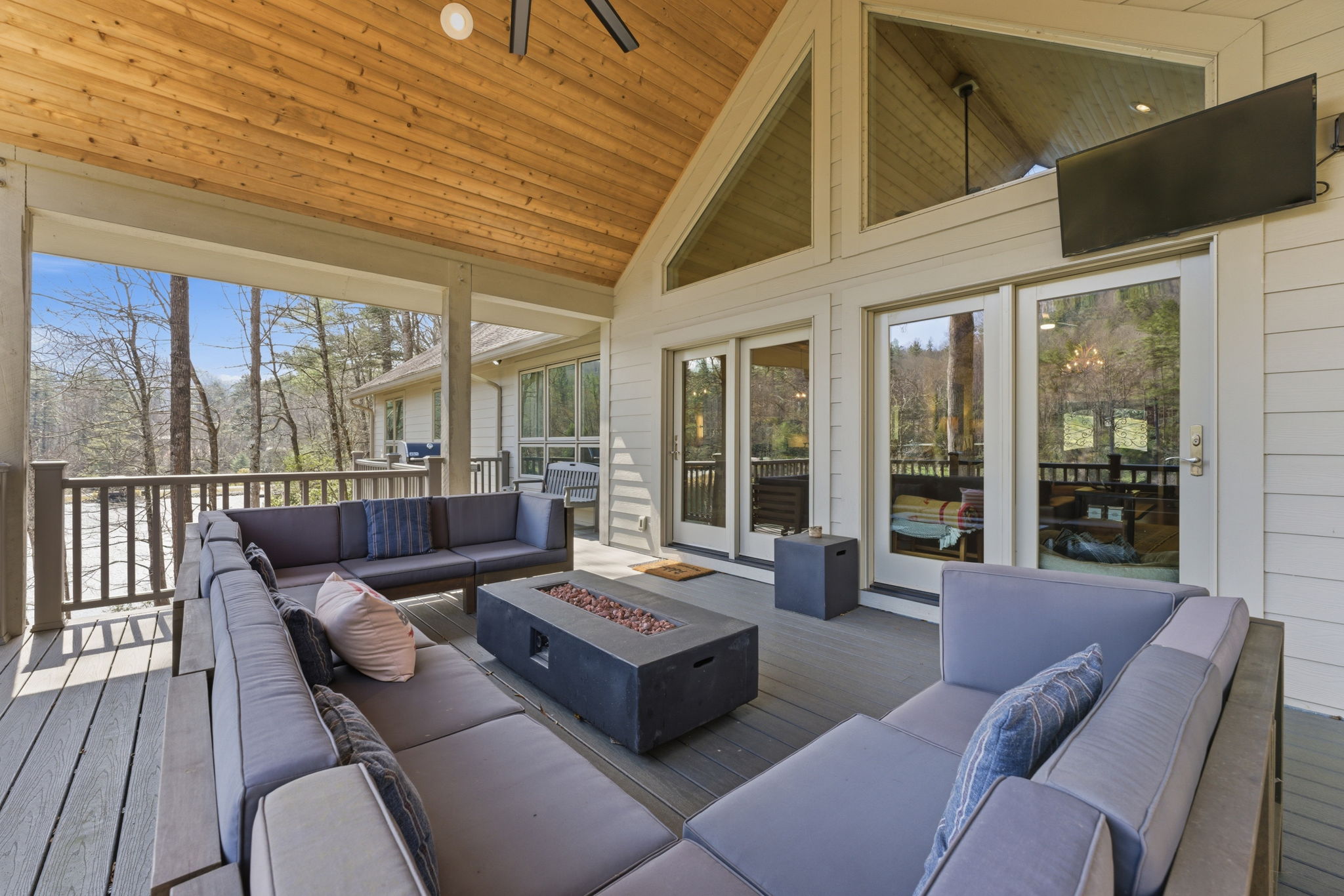 Highlands, North Carolina, 28741, United States, 4 Bedrooms Bedrooms, ,4 BathroomsBathrooms,Residential,Active,2032422