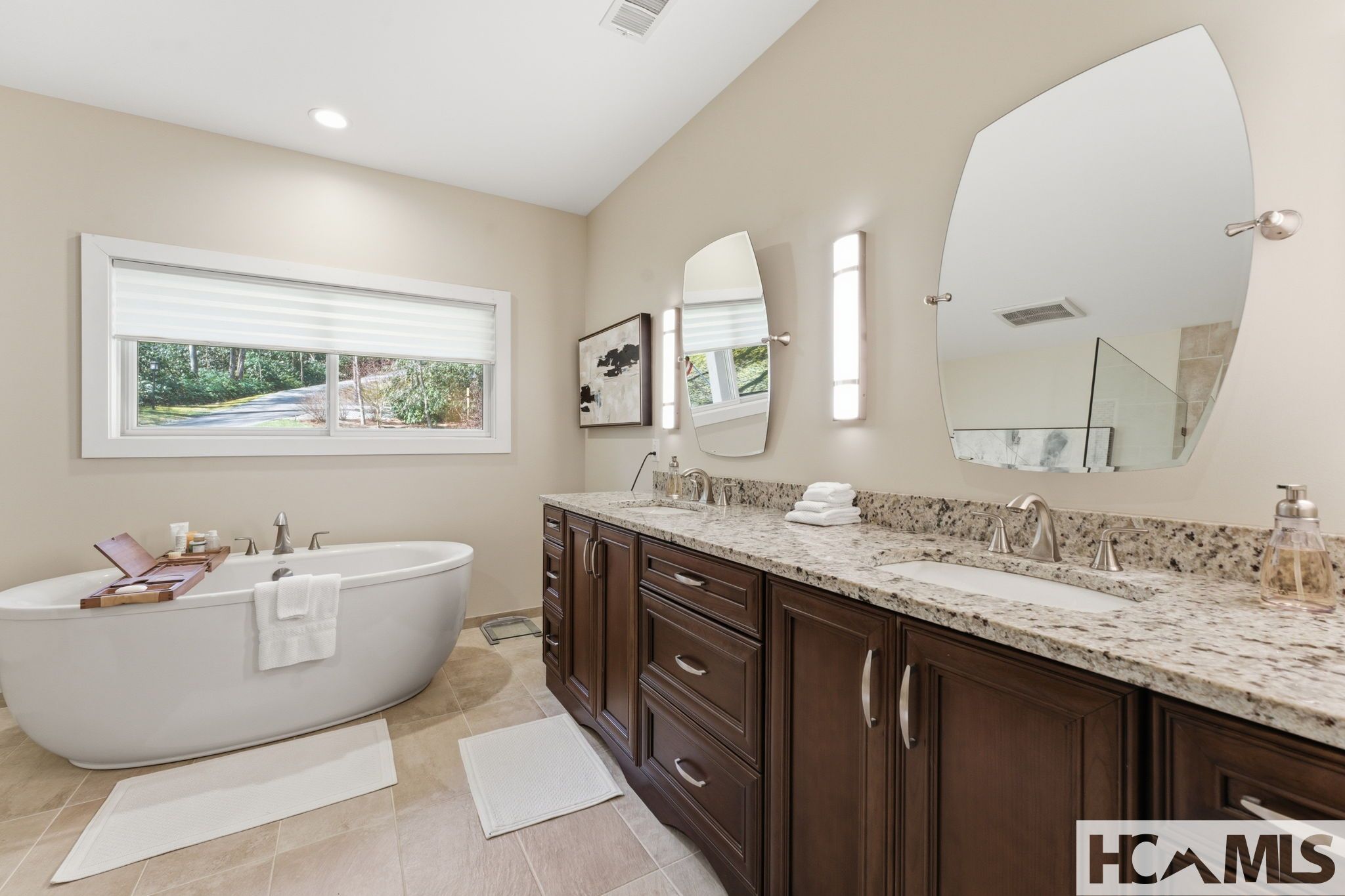 Highlands, North Carolina, 28741, United States, 4 Bedrooms Bedrooms, ,4 BathroomsBathrooms,Residential,Active,2032422