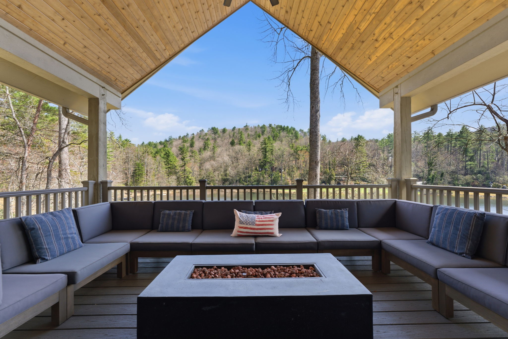 Highlands, North Carolina, 28741, United States, 4 Bedrooms Bedrooms, ,4 BathroomsBathrooms,Residential,Active,2032422