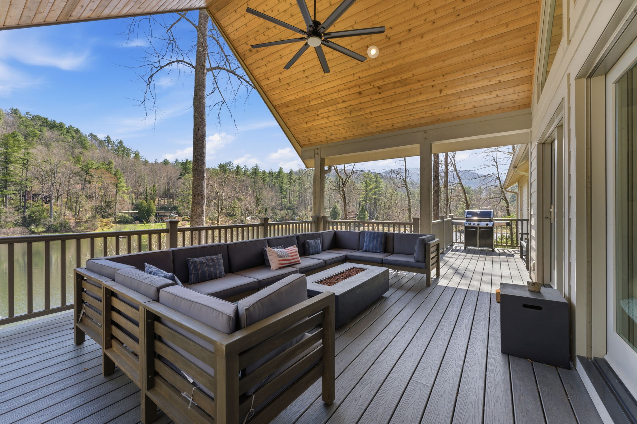 Highlands, North Carolina, 28741, United States, 4 Bedrooms Bedrooms, ,4 BathroomsBathrooms,Residential,Active,2032422