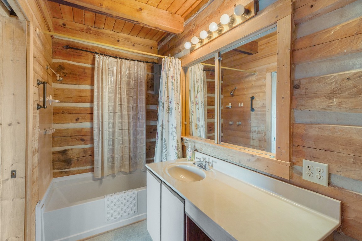 Scaly Mountain, North Carolina 28775, United States, 3 Bedrooms Bedrooms, ,4 BathroomsBathrooms,Residential,Active,98179