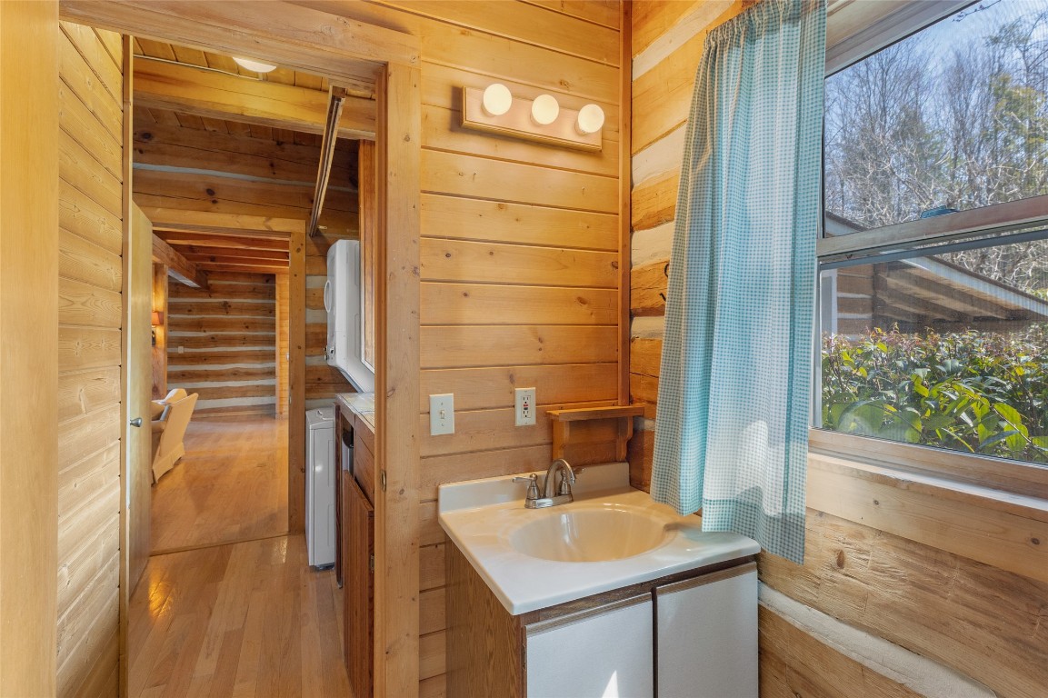 Scaly Mountain, North Carolina 28775, United States, 3 Bedrooms Bedrooms, ,4 BathroomsBathrooms,Residential,Active,98179