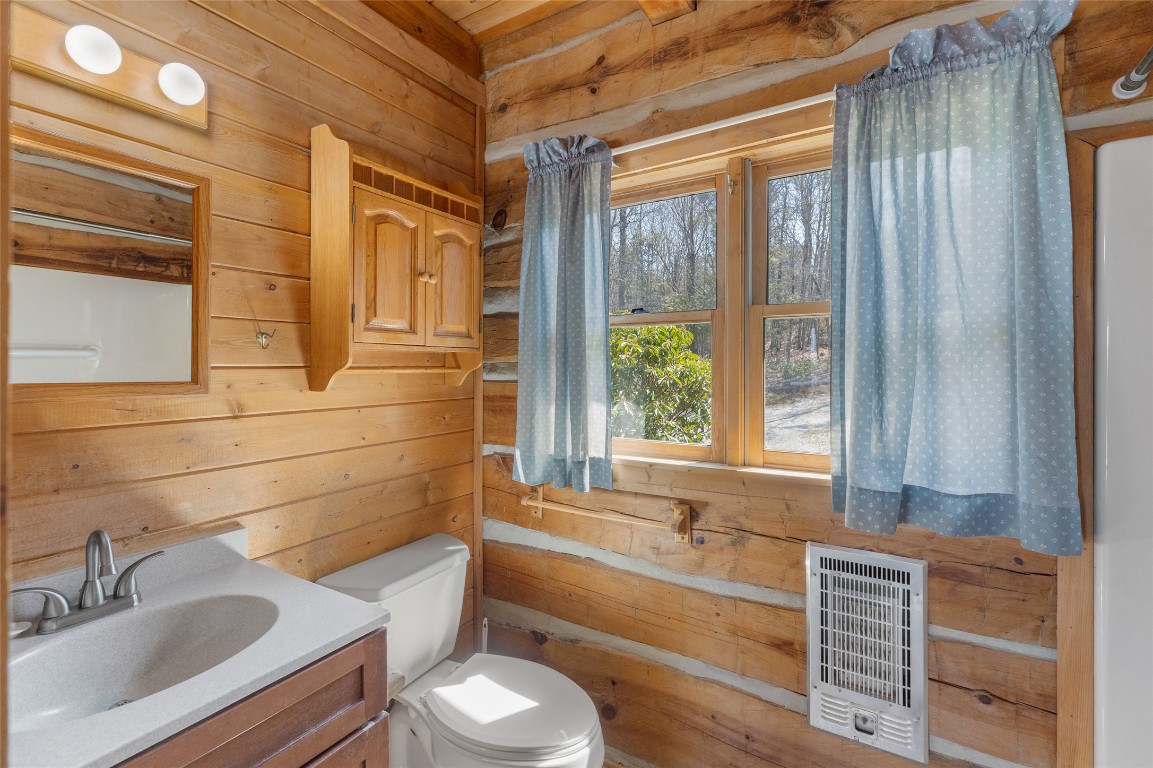 Scaly Mountain, North Carolina 28775, United States, 3 Bedrooms Bedrooms, ,4 BathroomsBathrooms,Residential,Active,98179