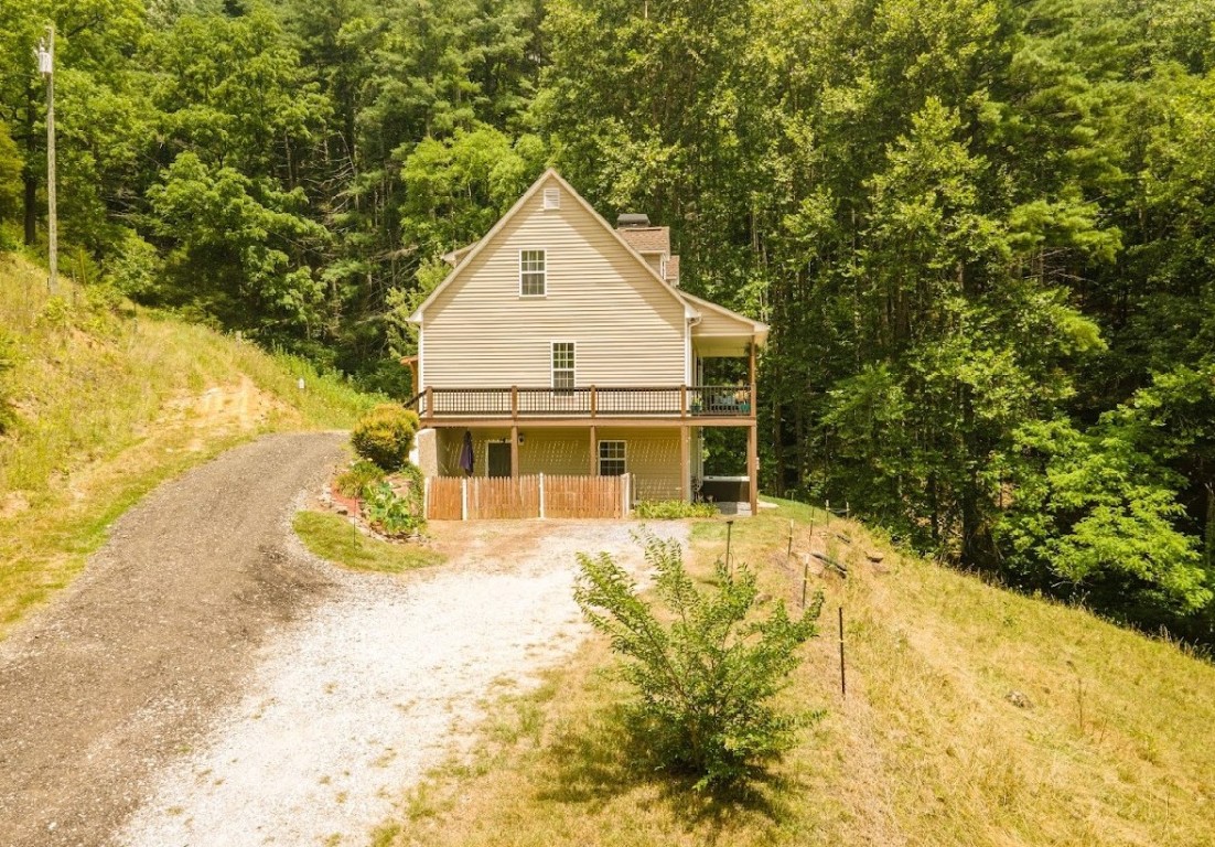 Cullowhee, North Carolina 28723, United States, 3 Bedrooms Bedrooms, ,3 BathroomsBathrooms,Residential,Active,109957