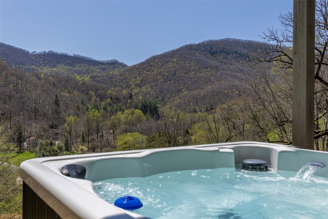 Cullowhee, North Carolina 28723, United States, 3 Bedrooms Bedrooms, ,3 BathroomsBathrooms,Residential,Active,109957