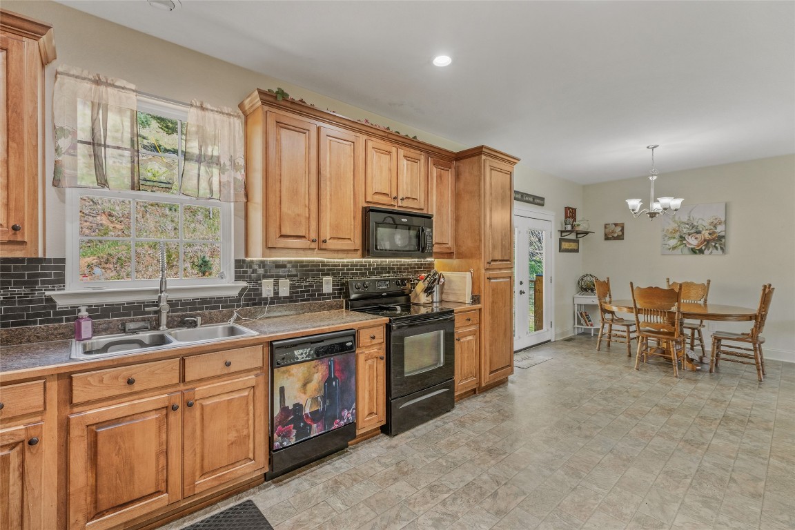 Cullowhee, North Carolina 28723, United States, 3 Bedrooms Bedrooms, ,3 BathroomsBathrooms,Residential,Active,109957