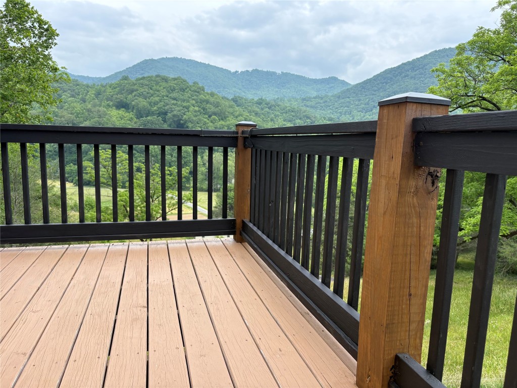 Cullowhee, North Carolina 28723, United States, 3 Bedrooms Bedrooms, ,3 BathroomsBathrooms,Residential,Active,109957