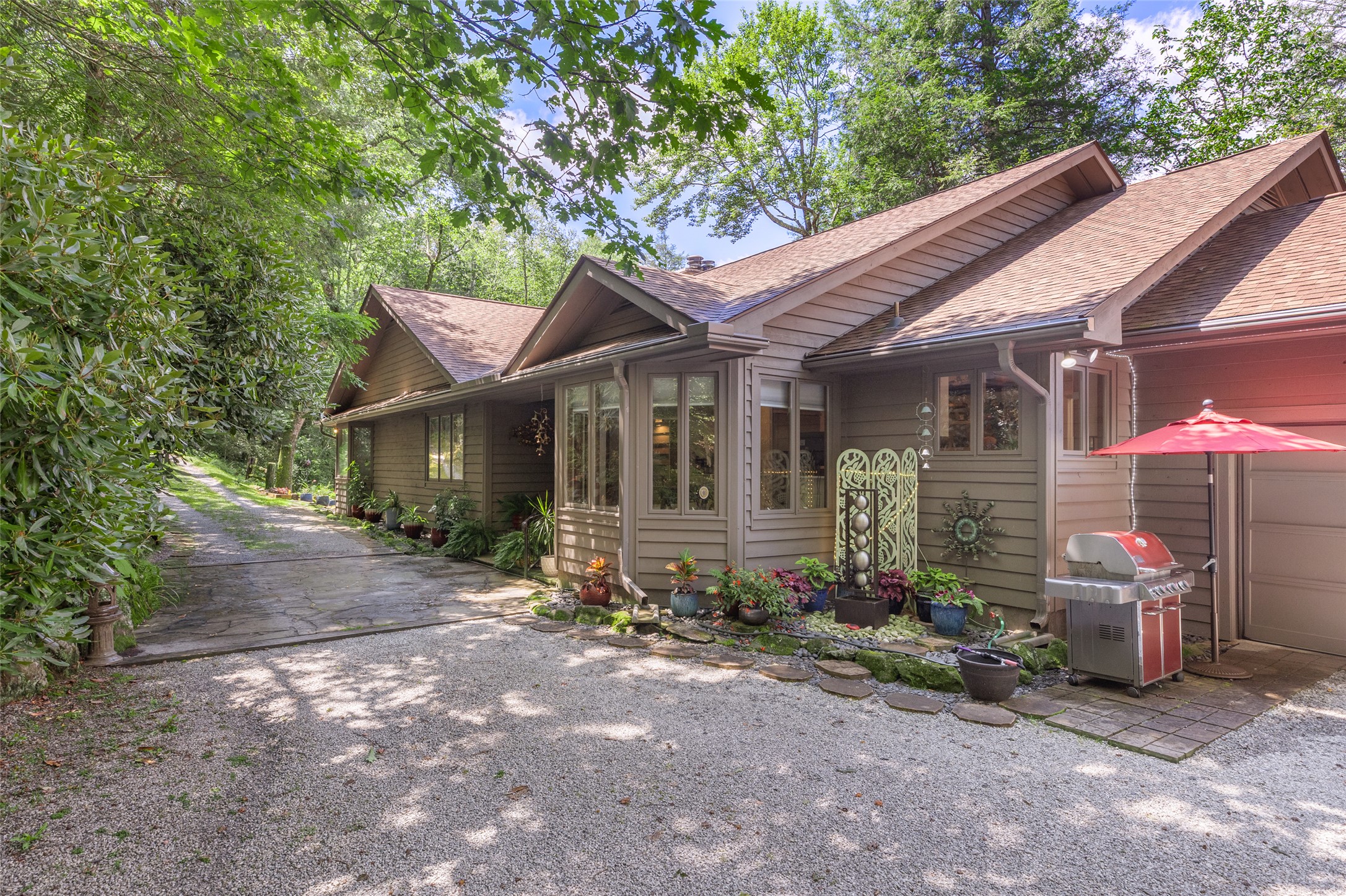 845 Whiteside Mountain Road