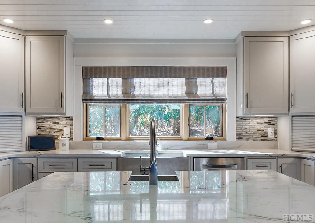 Highlands, North Carolina 28741, United States, 3 Bedrooms Bedrooms, ,4 BathroomsBathrooms,Residential,Active,237891