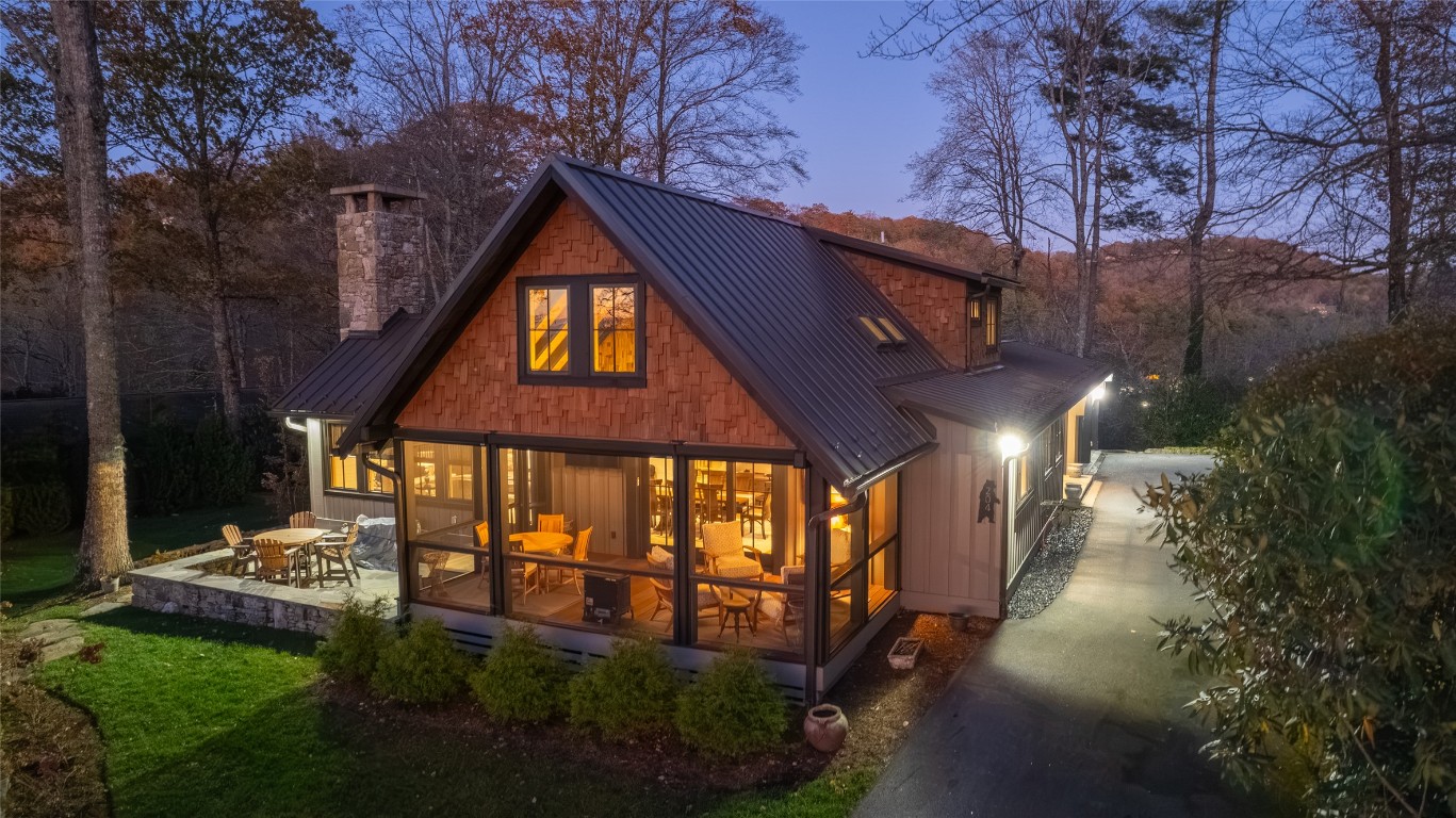 Highlands, North Carolina 28741, United States, 3 Bedrooms Bedrooms, ,4 BathroomsBathrooms,Residential,Active,237891