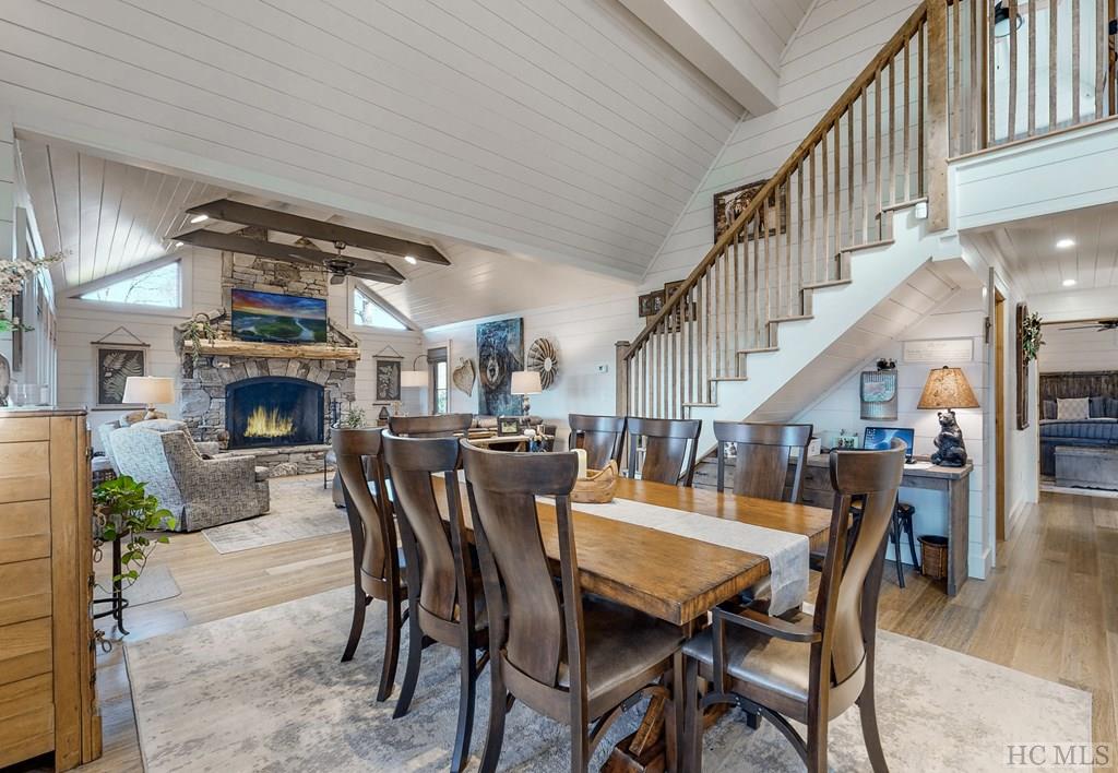 Highlands, North Carolina 28741, United States, 3 Bedrooms Bedrooms, ,4 BathroomsBathrooms,Residential,Active,237891