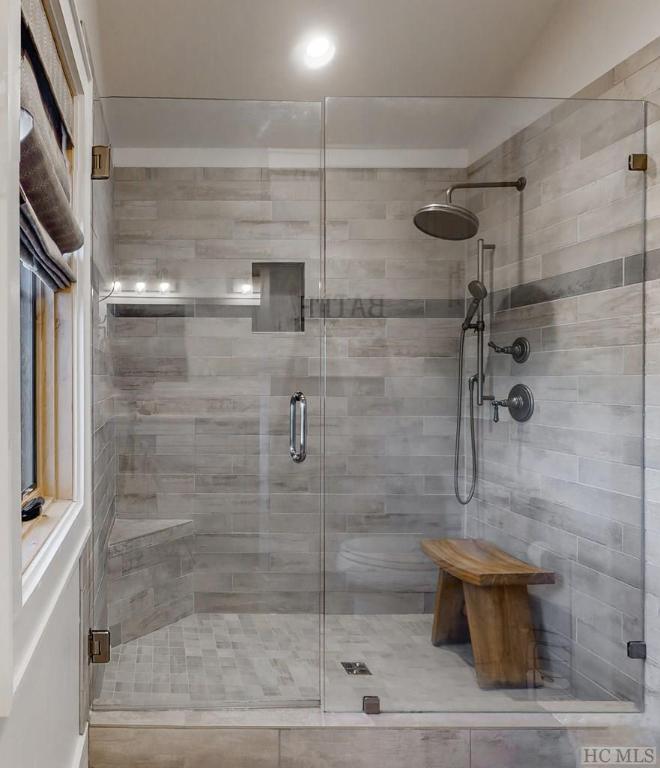 Highlands, North Carolina 28741, United States, 3 Bedrooms Bedrooms, ,4 BathroomsBathrooms,Residential,Active,237891