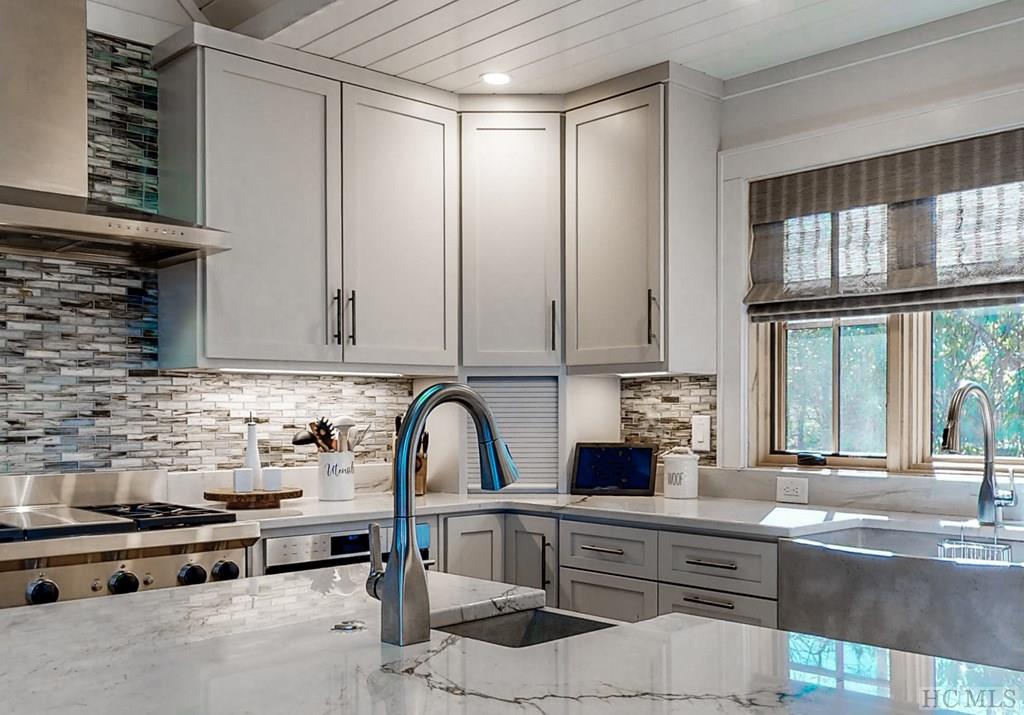 Highlands, North Carolina 28741, United States, 3 Bedrooms Bedrooms, ,4 BathroomsBathrooms,Residential,Active,237891