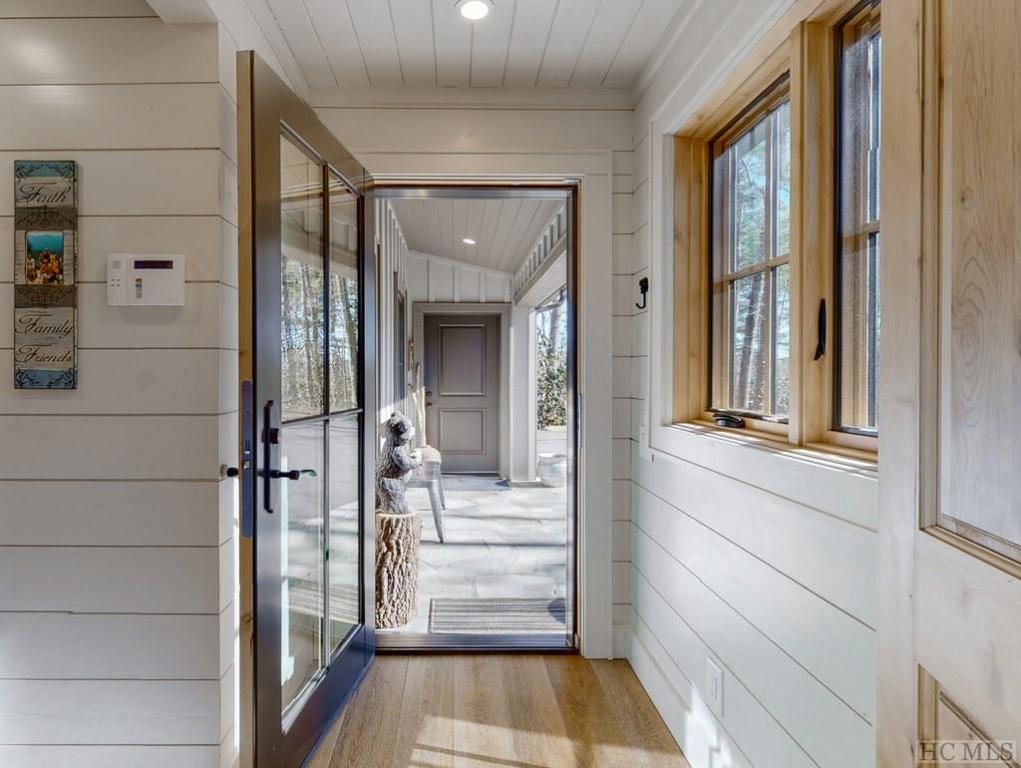 Highlands, North Carolina 28741, United States, 3 Bedrooms Bedrooms, ,4 BathroomsBathrooms,Residential,Active,237891