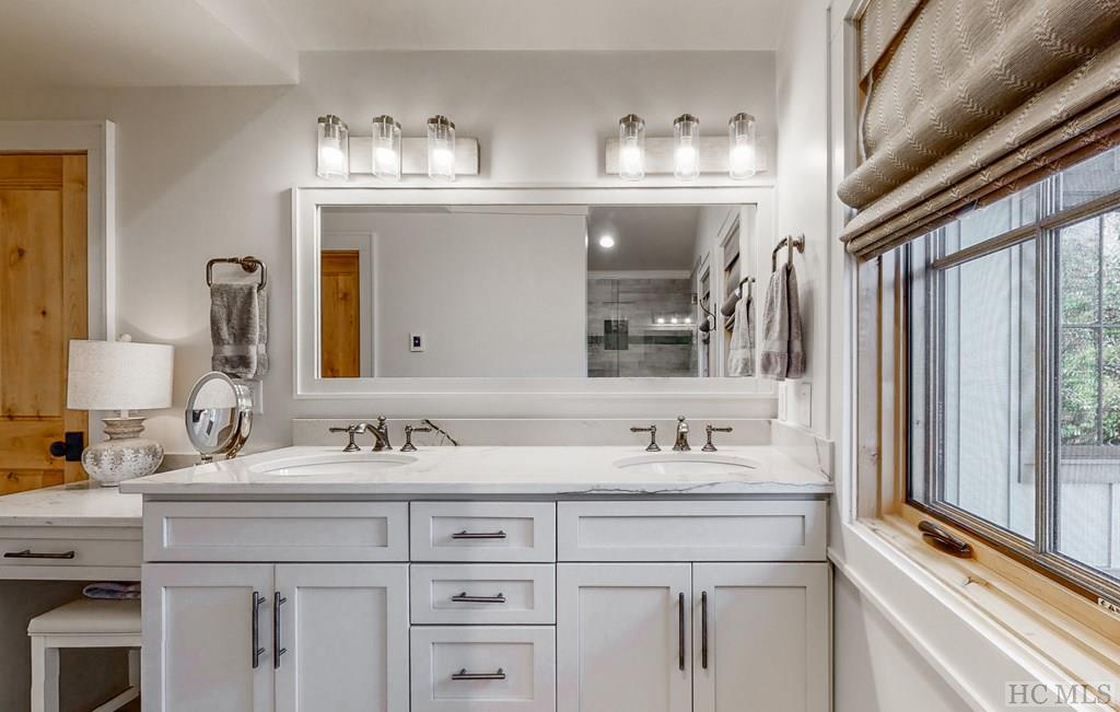 Highlands, North Carolina 28741, United States, 3 Bedrooms Bedrooms, ,4 BathroomsBathrooms,Residential,Active,237891