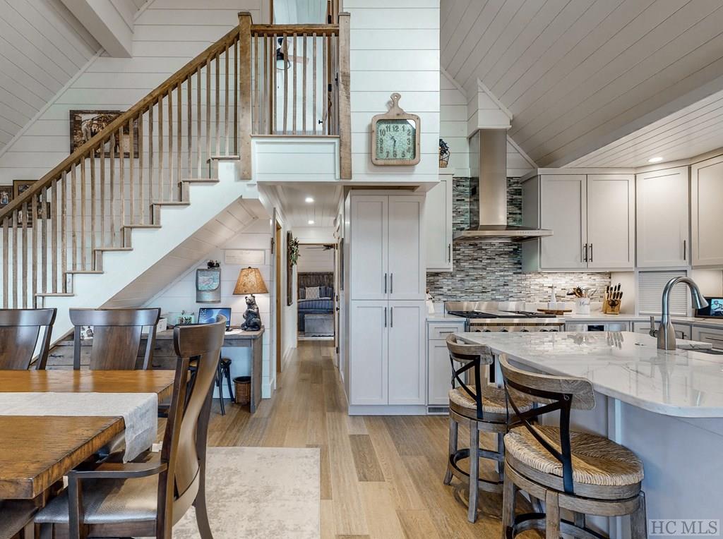 Highlands, North Carolina 28741, United States, 3 Bedrooms Bedrooms, ,4 BathroomsBathrooms,Residential,Active,237891