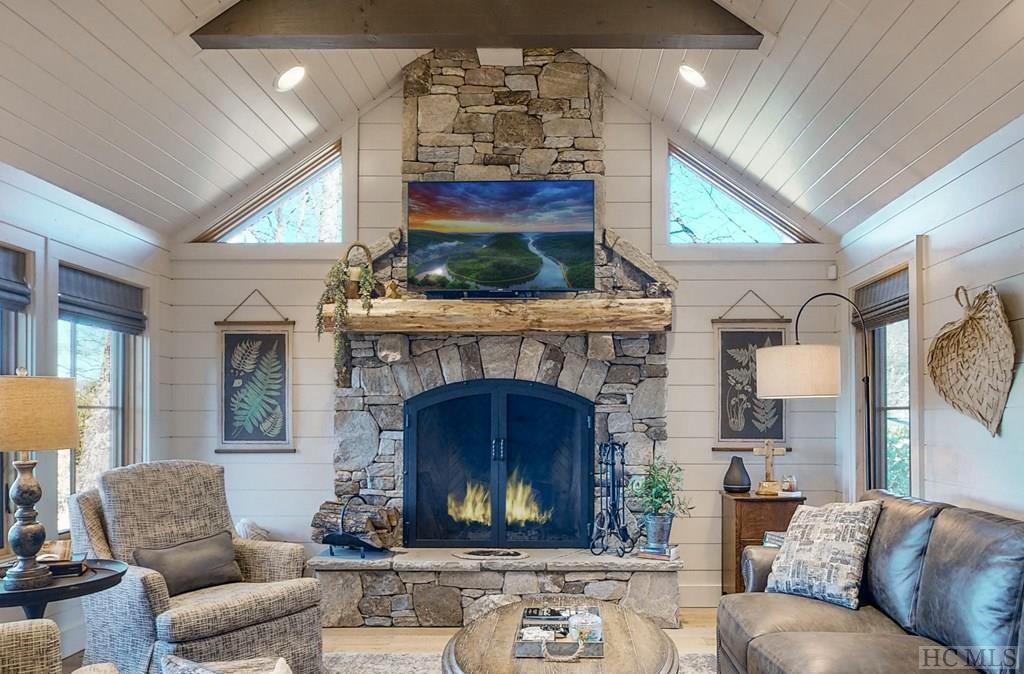 Highlands, North Carolina 28741, United States, 3 Bedrooms Bedrooms, ,4 BathroomsBathrooms,Residential,Active,237891