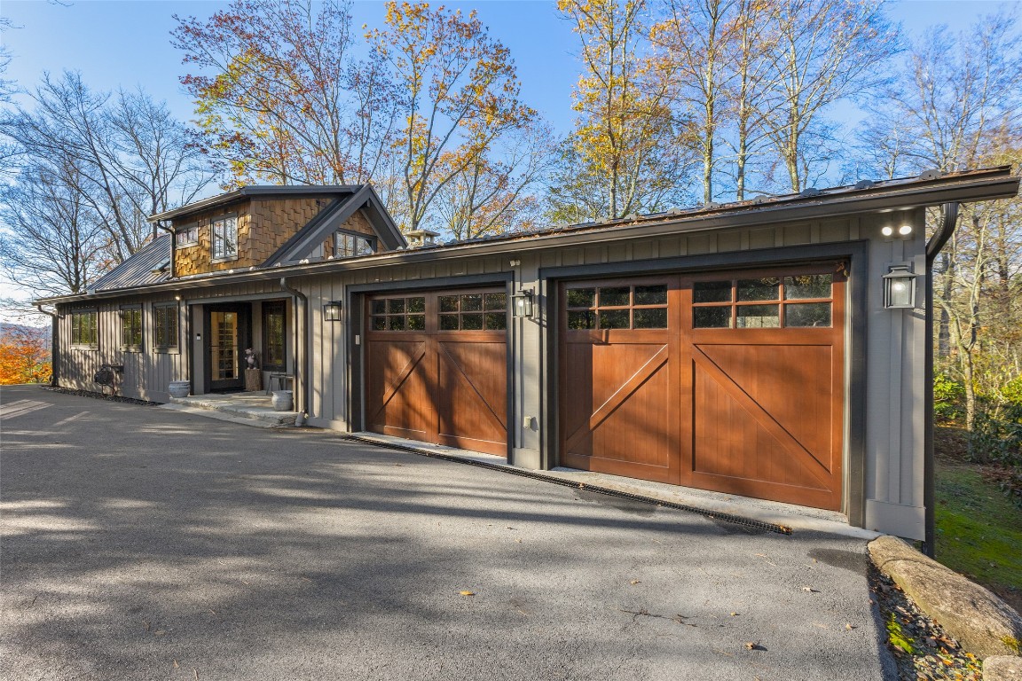 Highlands, North Carolina 28741, United States, 3 Bedrooms Bedrooms, ,4 BathroomsBathrooms,Residential,Active,237891 Highlands, North Carolina 28741, United States, 3 Bedrooms Bedrooms, ,4 BathroomsBathrooms,Residential,Active,237891