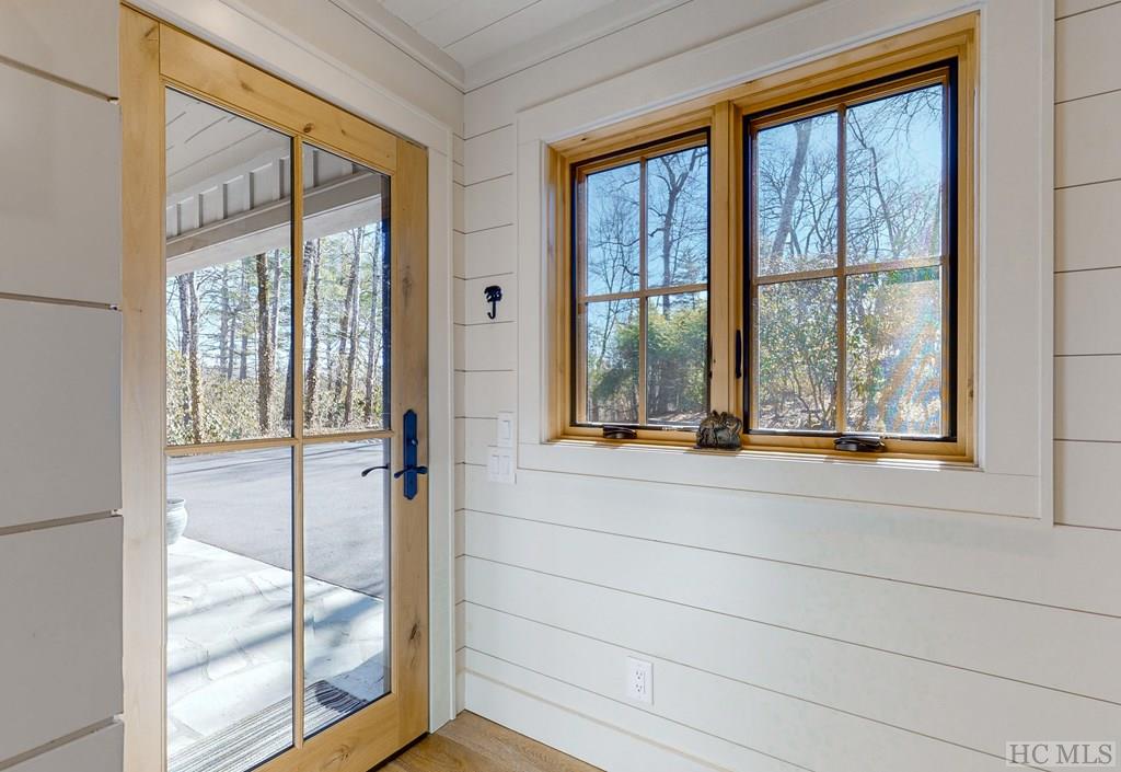 Highlands, North Carolina 28741, United States, 3 Bedrooms Bedrooms, ,4 BathroomsBathrooms,Residential,Active,237891