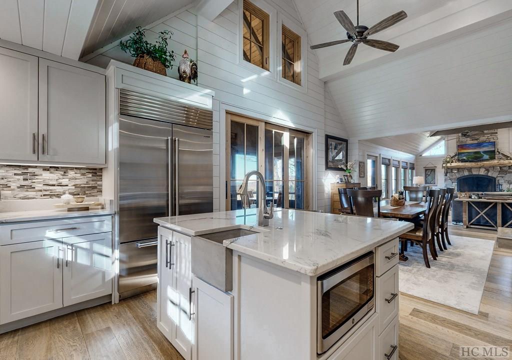 Highlands, North Carolina 28741, United States, 3 Bedrooms Bedrooms, ,4 BathroomsBathrooms,Residential,Active,237891