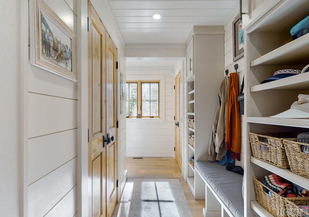 Highlands, North Carolina 28741, United States, 3 Bedrooms Bedrooms, ,4 BathroomsBathrooms,Residential,Active,237891