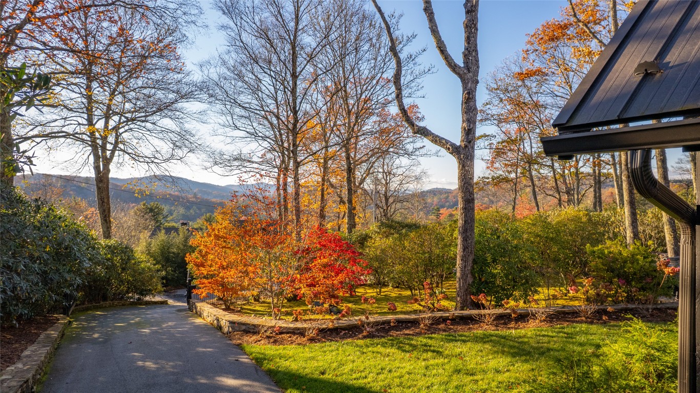 Highlands, North Carolina 28741, United States, 3 Bedrooms Bedrooms, ,4 BathroomsBathrooms,Residential,Active,237891