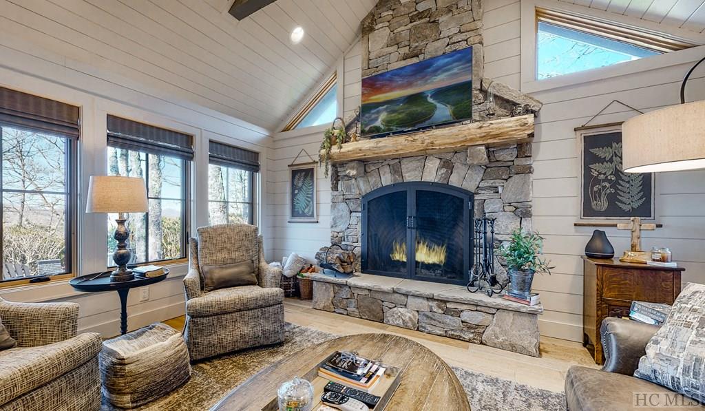 Highlands, North Carolina 28741, United States, 3 Bedrooms Bedrooms, ,4 BathroomsBathrooms,Residential,Active,237891