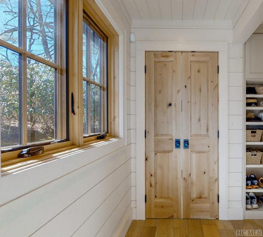 Highlands, North Carolina 28741, United States, 3 Bedrooms Bedrooms, ,4 BathroomsBathrooms,Residential,Active,237891