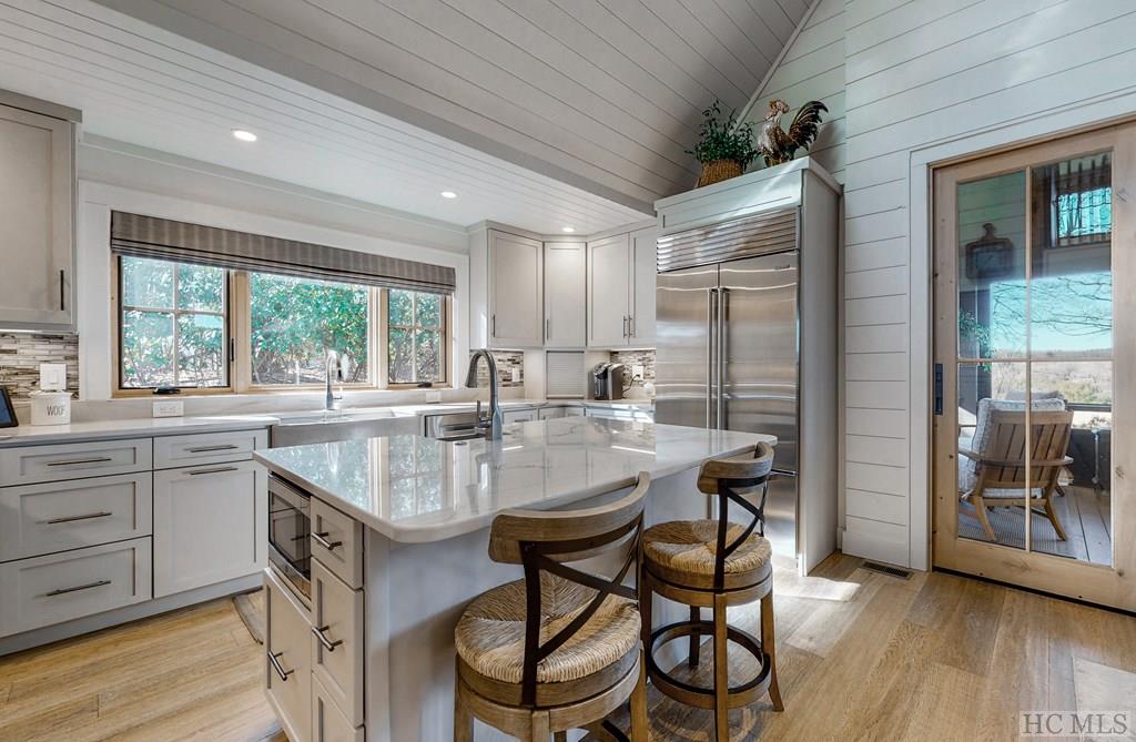 Highlands, North Carolina 28741, United States, 3 Bedrooms Bedrooms, ,4 BathroomsBathrooms,Residential,Active,237891