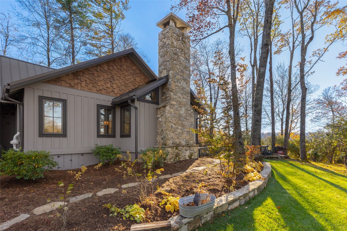 Highlands, North Carolina 28741, United States, 3 Bedrooms Bedrooms, ,4 BathroomsBathrooms,Residential,Active,237891