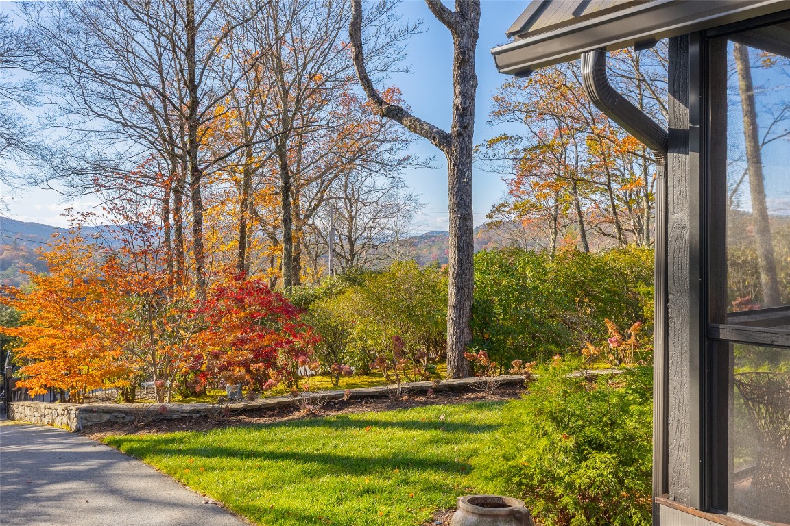 Highlands, North Carolina 28741, United States, 3 Bedrooms Bedrooms, ,4 BathroomsBathrooms,Residential,Active,237891