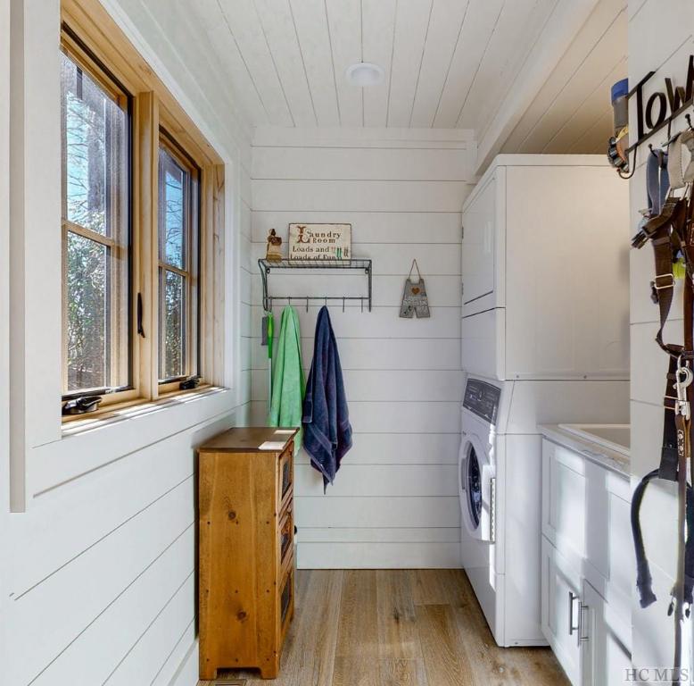 Highlands, North Carolina 28741, United States, 3 Bedrooms Bedrooms, ,4 BathroomsBathrooms,Residential,Active,237891