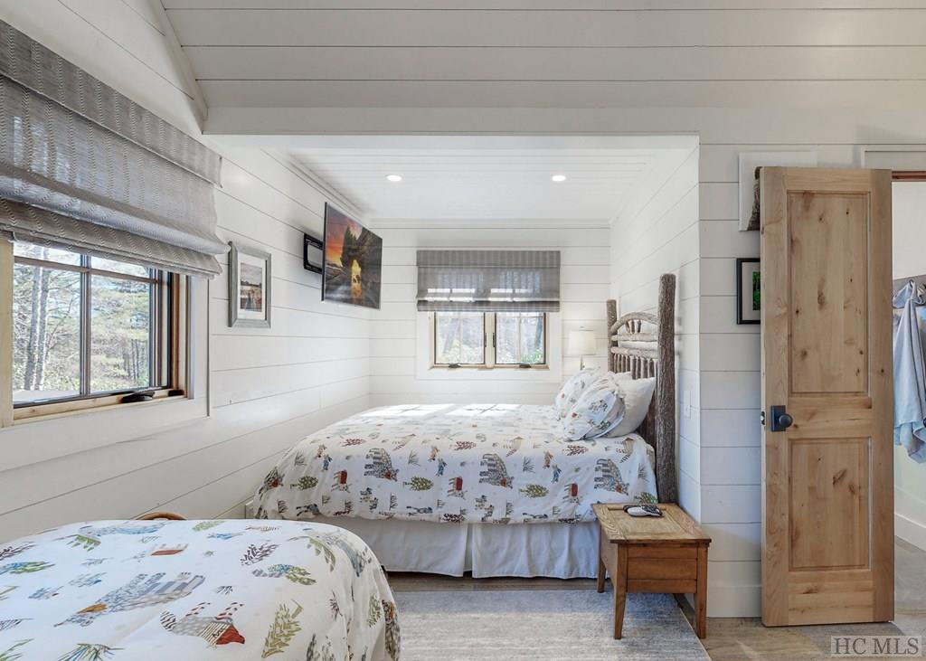 Highlands, North Carolina 28741, United States, 3 Bedrooms Bedrooms, ,4 BathroomsBathrooms,Residential,Active,237891