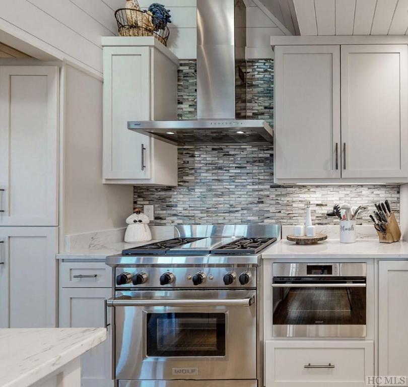 Highlands, North Carolina 28741, United States, 3 Bedrooms Bedrooms, ,4 BathroomsBathrooms,Residential,Active,237891