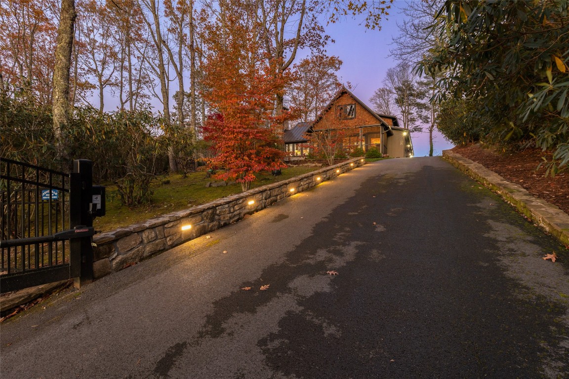 Highlands, North Carolina 28741, United States, 3 Bedrooms Bedrooms, ,4 BathroomsBathrooms,Residential,Active,237891