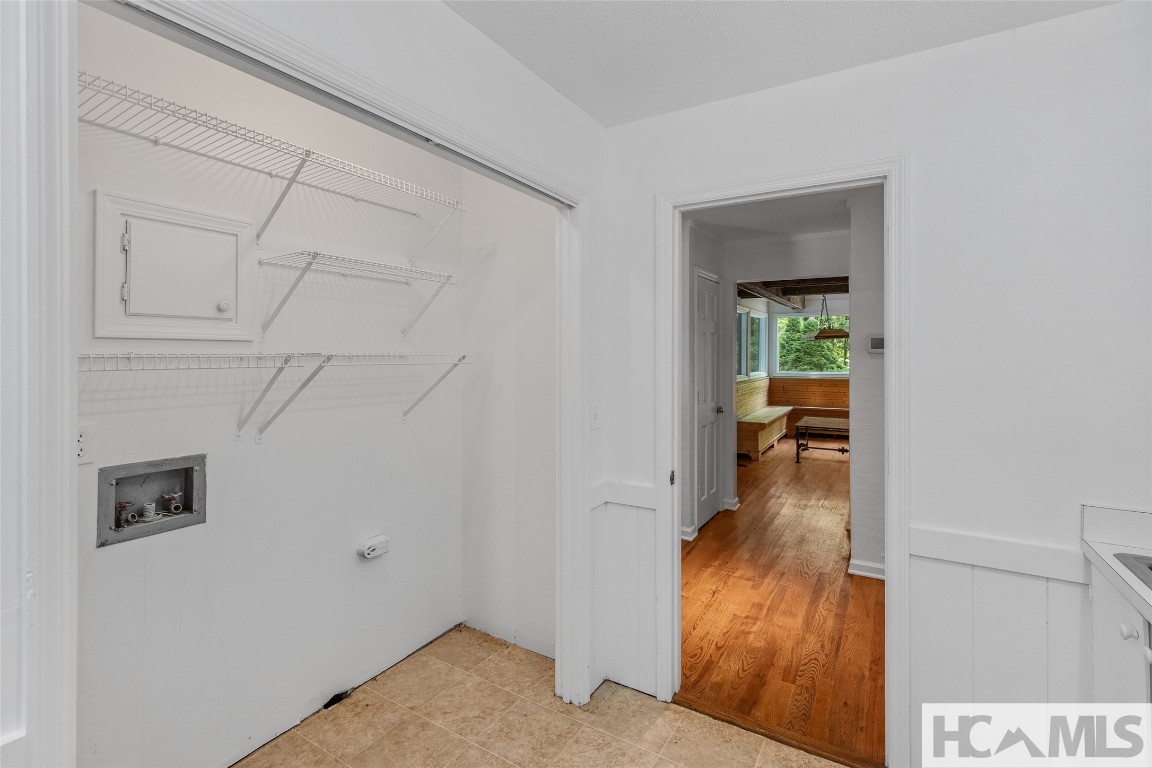 Highlands, North Carolina 28741, United States, 4 Bedrooms Bedrooms, ,3 BathroomsBathrooms,Residential,Active,218824