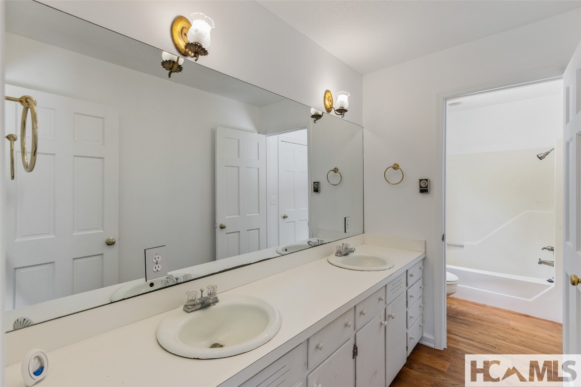 Highlands, North Carolina 28741, United States, 4 Bedrooms Bedrooms, ,3 BathroomsBathrooms,Residential,Active,218824