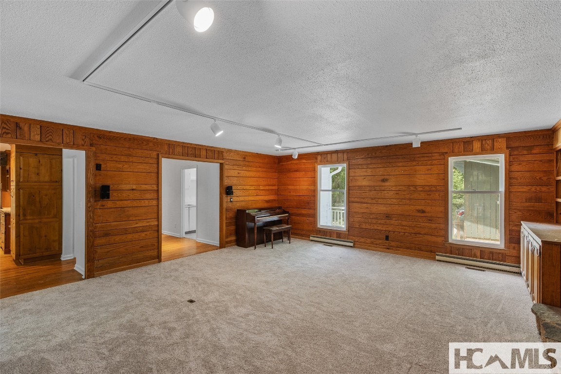 Highlands, North Carolina 28741, United States, 4 Bedrooms Bedrooms, ,3 BathroomsBathrooms,Residential,Active,218824