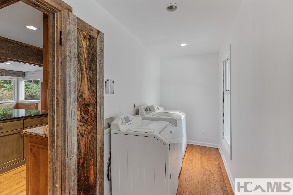 Highlands, North Carolina 28741, United States, 4 Bedrooms Bedrooms, ,3 BathroomsBathrooms,Residential,Active,218824