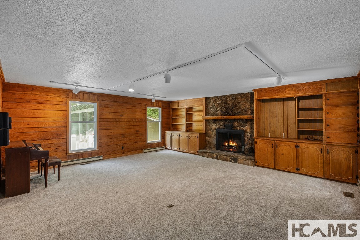 Highlands, North Carolina 28741, United States, 4 Bedrooms Bedrooms, ,3 BathroomsBathrooms,Residential,Active,218824